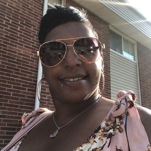 Meet your Posher, Comesha